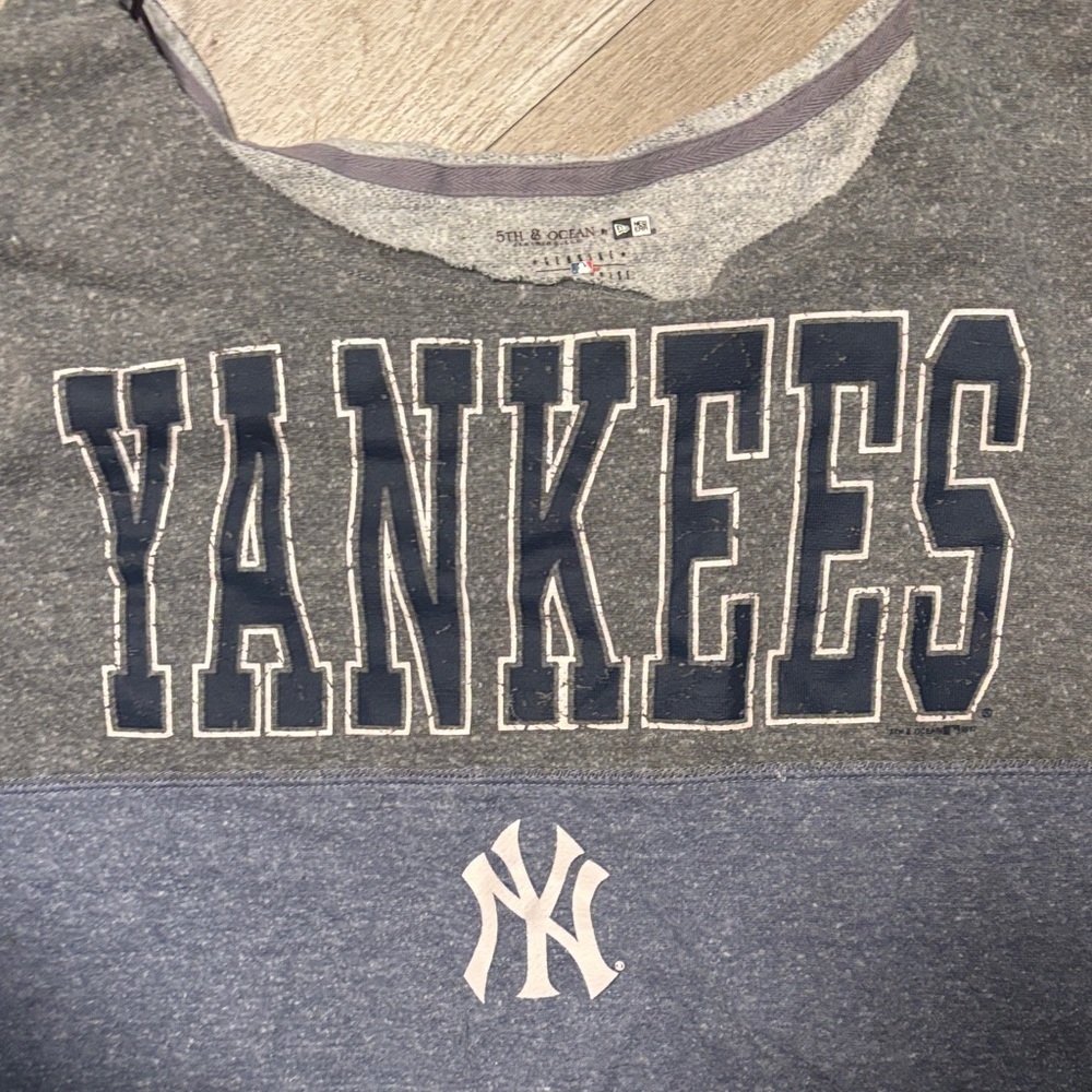 Women's Gray and Blue Yankees Crew Neck Sweater - Picture 3 of 3